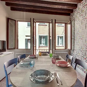 rugabella-rialto-deluxe.hotelinveneto.com/